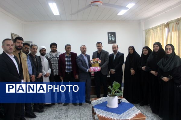 بزرگداشت مقام معلمان در مدارس گلوگاه 