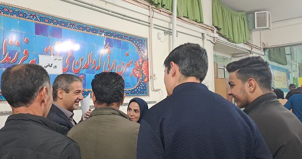  دیدار والدین با معلمان در دبیرستان ابوذر غفاری نیشابور