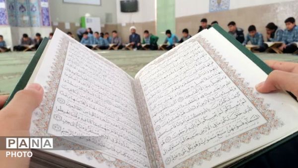 محفل قرآنی  در دبیرستان دوره اول پسرانه سیدالشهدا(ع)