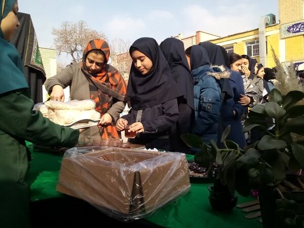 برپایی موکب شهادت حضرت فاطمه(س) در دبیرستان دخترانه نوید ناحیه ۵ مشهد