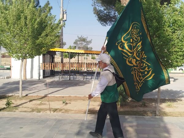 قدم هایی به عشق معلمان