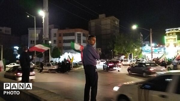 میدان ازادی هر شب میزبان وطن پرستان نیشابوری می شود 