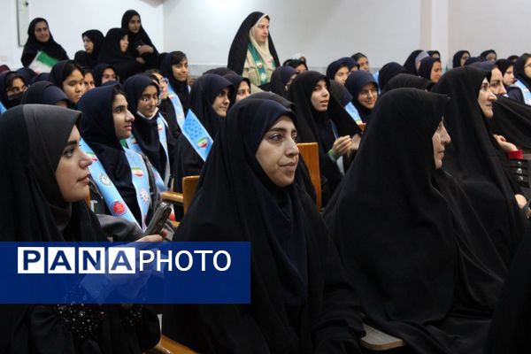 جشن ایرانمون در دبیرستان نمونه دولتی مهشید مصلی‌نژاد