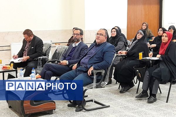 همایش فصلی مدیران مدارس فشافویه با تأکید بر قانون مداری، ارتقای کیفیت آموزشی و سلامت دانش آموزان 