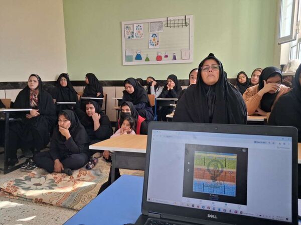 دومین جلسه هدایت تحصیلی پایه نهم در دبیرستان مادرمهربان خلیل آباد