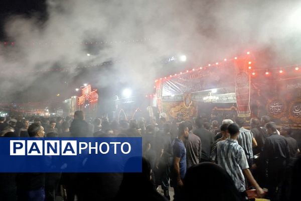 موکب‌های عزاداری در جای جای مشهد، جلوه‌ای از عشق و ماتم در شب سالروز شهادت امام رضا (ع)