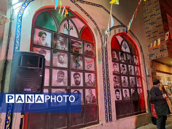 شادی مردم در کوچه وخیابان‌های مشهد در شب نیمه شعبان