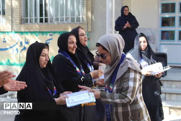 کارگاه آموزشی مدرسان پیشتاز و گردهمایی خبرنگاران پانا شهرستان فاروج با مسئولان سازمان دانش‌آموزی خراسان شمالی 