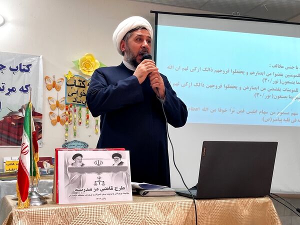 دومین نشست «قاضی در مدرسه» با حضور رئیس دادگستری درگز در هنرستان نوید