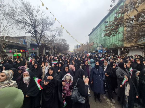  لبیک ملت ایران به فرمان رهبری