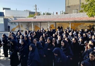 آغاز فصل جدیدی از زندگی دانش آموزان فرزانگان الیگودرز
