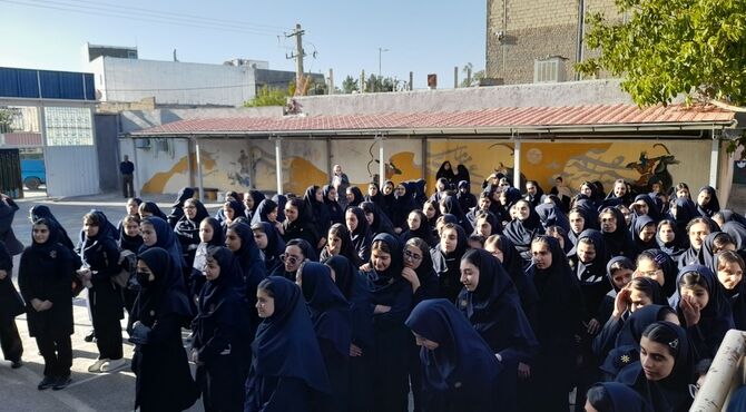 آغاز فصل جدیدی از زندگی دانش آموزان فرزانگان الیگودرز