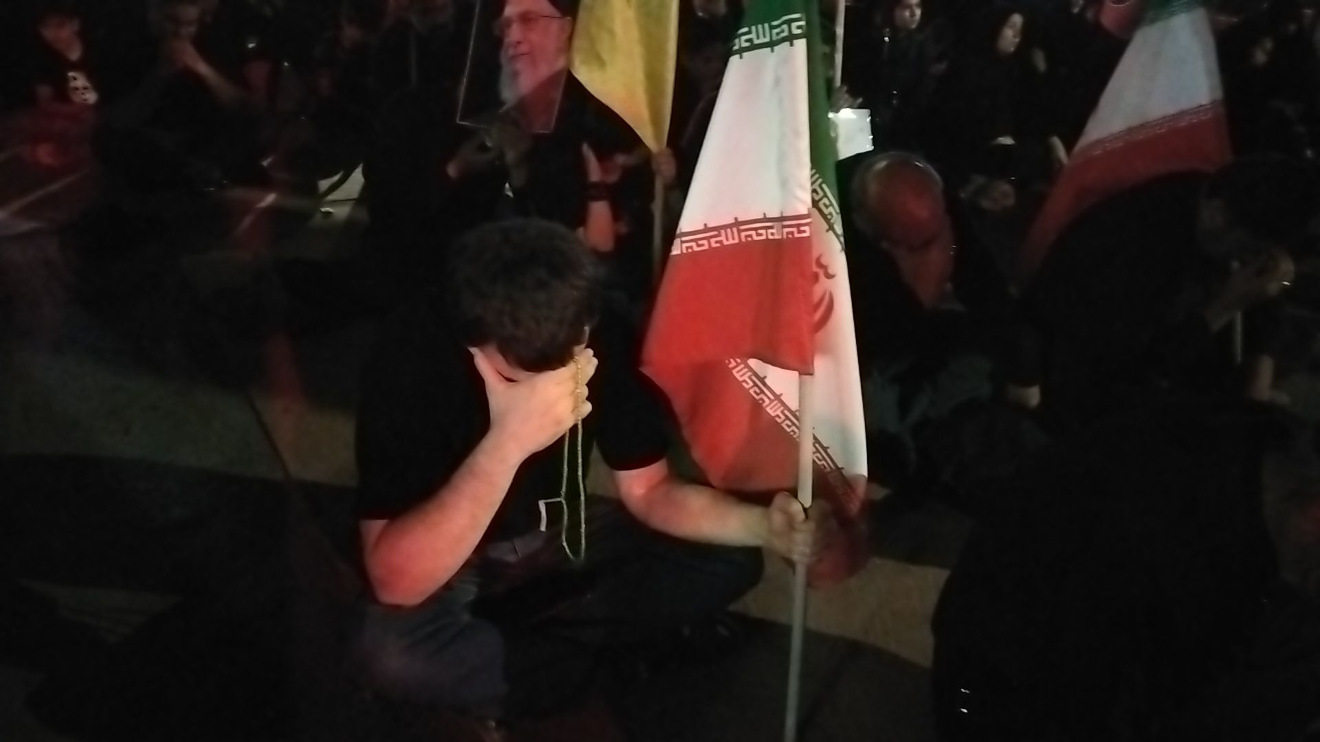 طنین نوای یا حسین در مسجد جامع نیشابور غرق در سوگ عاشورا