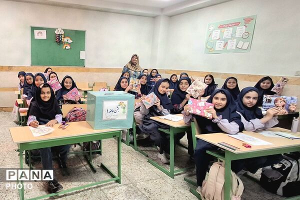 جشن عاطفه‌ها در دبستان زکریای رازی منطقه ۵
