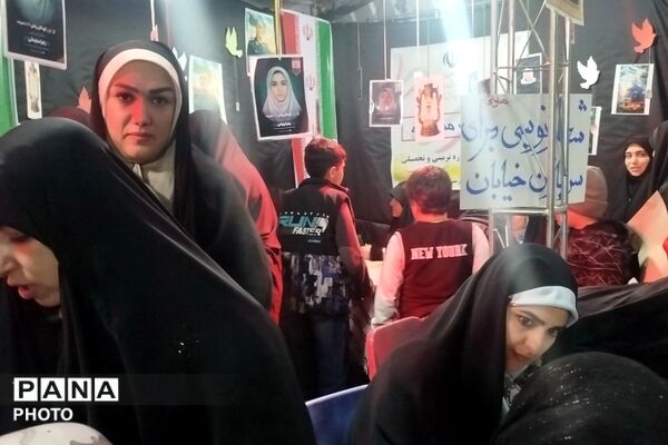 ادامه خدمت‌رسانی مواکب شهرری به تجمعات شبانه ضد صهیونیستی در میدان نماز 