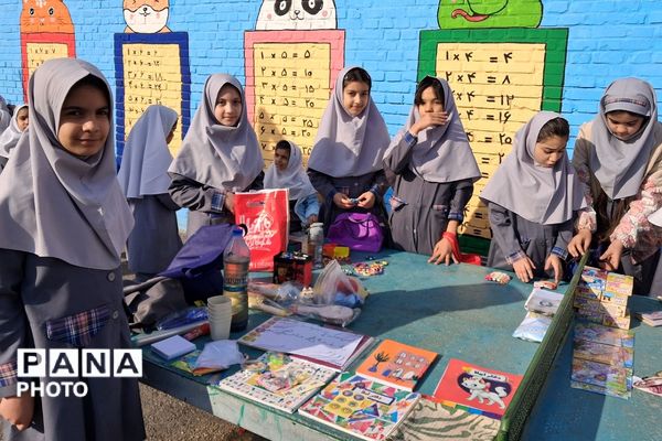 بازارچه دانش آموزی در دبستان شهید ناصری ناحیه دو شهرری 