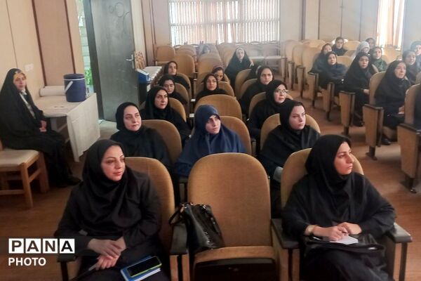 دوره آموزش و مهارت افزایی تغذیه و نگهداری از کودک در ناحیه دو شهرری 