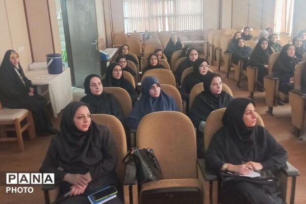 دوره آموزش و مهارت افزایی تغذیه و نگهداری از کودک در ناحیه دو شهرری 