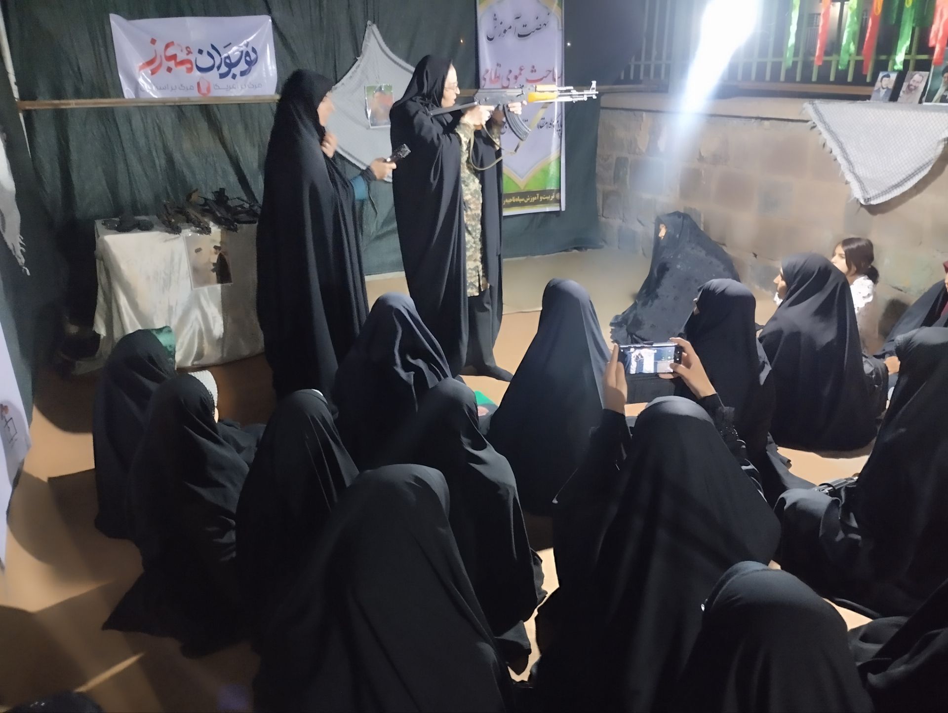 از دلِ تجمعات، شکوفه‌های آگاهی: دخترانِ ایران در مسیرِ توانمندی