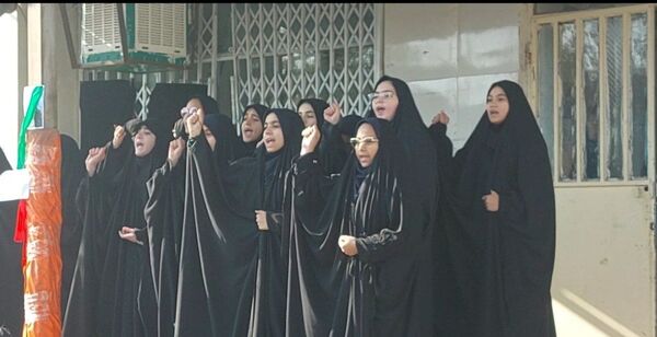 وداع با پیکر شهید گمنام در دبیرستان شهید عباسی یک مشهد