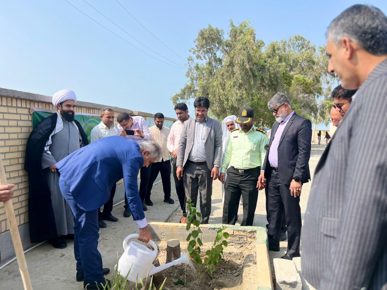 آغاز سال تحصیلی با کاشت درخت به یاد شهدای دانش‌آموز در سیریک