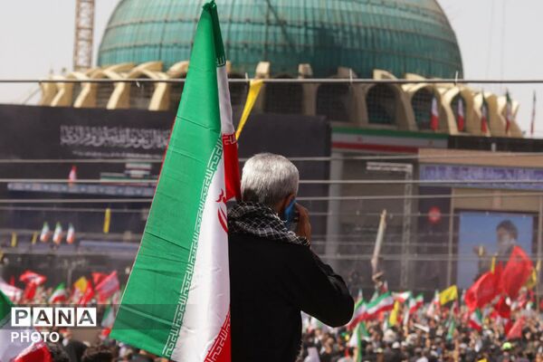 وداع با پیکر مطهر امام شهید در مصلای تهران