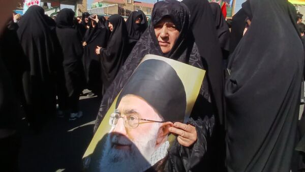 ۱۳ آبان؛ روز تجلیل از آگاهی، فداکاری و نقش‌آفرینی نسل جوان ایران
