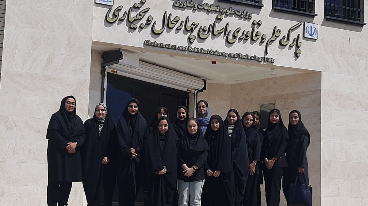 بازدید دانش‌آموزان فروغ‌دانش از پارک علم و فناوری شهرکرد