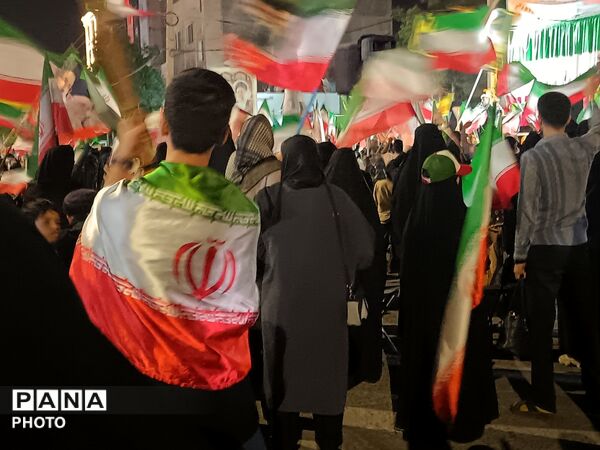 امواج پی در پی شبانه مردم غیور نیشابور در حسینیه امام خامنه ای 