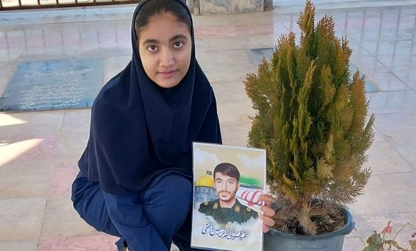 دیداری پر از احساس با مادر شهید حسین اسحاقی 