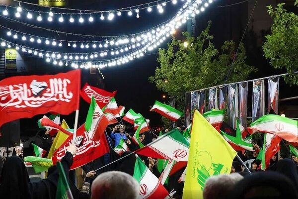تجمعات شبانه در روز های پایانی ماه صفر همچنان پر رونق است