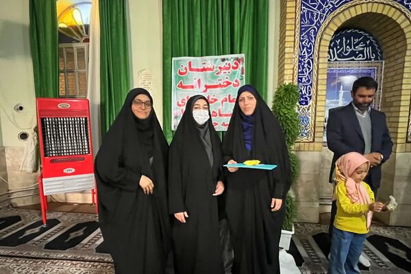 برگزاری مراسم یادواره شهدا در آموزشگاه شاهد 16