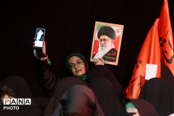 گردهمایی مردم همدان در پاسداشت مقام رهبر شهید انقلاب در رواق کشوردوست