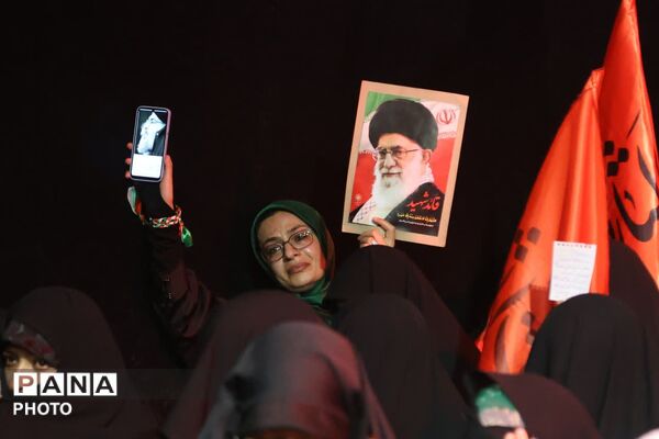 گردهمایی مردم همدان در پاسداشت مقام رهبر شهید انقلاب در رواق کشوردوست
