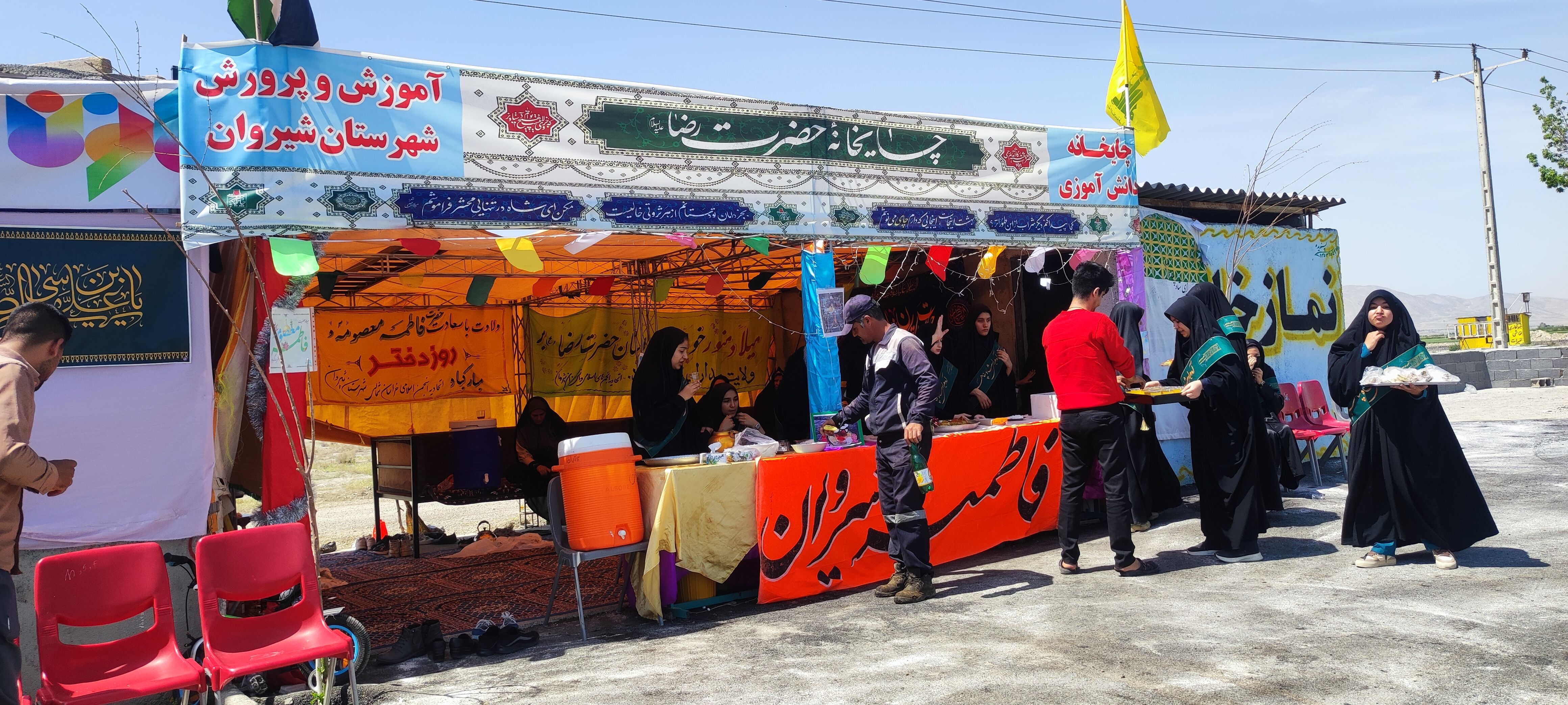 همکاری خادمیاران مدرسه فاطمیه با چایخانه دانش‌آموزی حضرت رضا (ع) در شیروان
