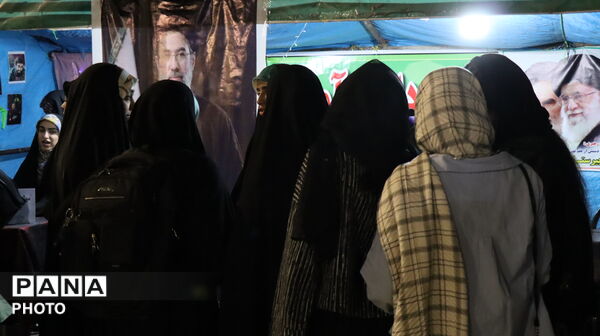 حضور پرشور دانش‌آموزان دبیرستان شهدای مظفر در نود و نهمین موج اجتماع مردمی پاکدشت