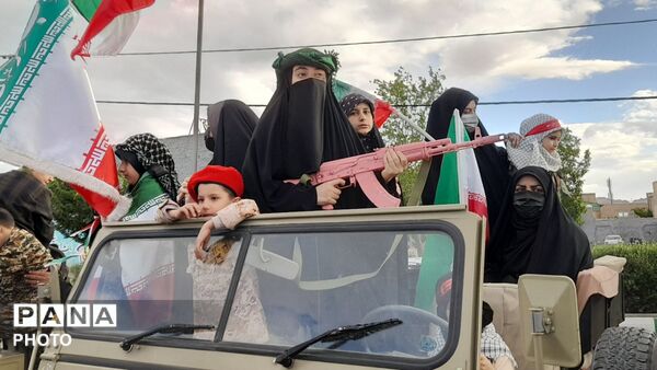 رزمایش بزرگ دختران جان فدای ایران در قم