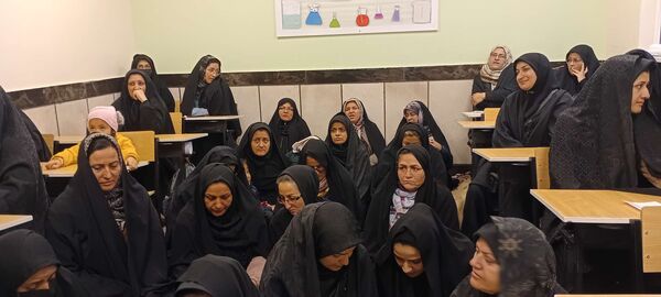 جلسه انجمن اولیا و تحویل کارنامه هشدار دبیرستان مادرمهربان خلیل آباد