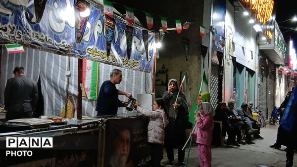 گذری بر چایخانه امام زمان (عج) در چهل و پنجمین شب از اجتماعات مردمی 
