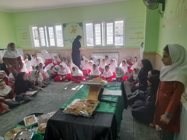 مراسم معنوی روضه حضرت فاطمه زهرا (س) در دبستان فردوس