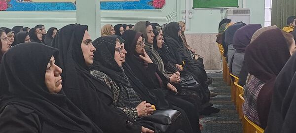 جلسه آموزش خانواده ویژه والدین پایه‌های دهم و یازدهم در دبیرستان شاهد ابوذر غفاری 