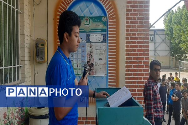 تقدیر از دانش‌آموزان برتر دبیرستان شاهد سردار شهید قاجاریان 