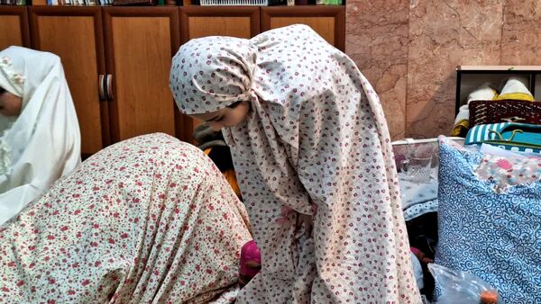 مراسم روز سوم اعتکاف دانش‌آموزان دختر در مسجدالنبی کرج