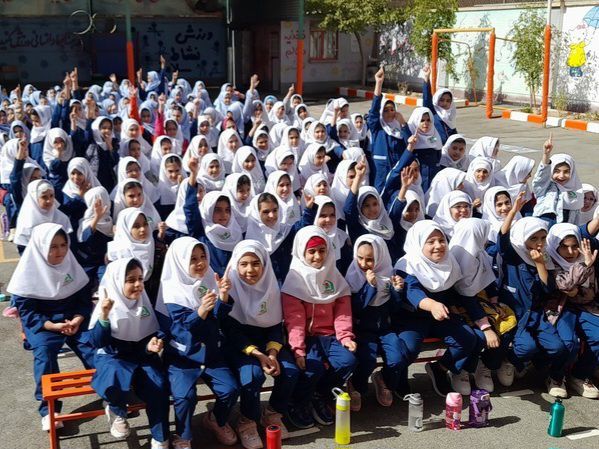 نسل‌ها در کلاس زمان حاضر می‌شوند