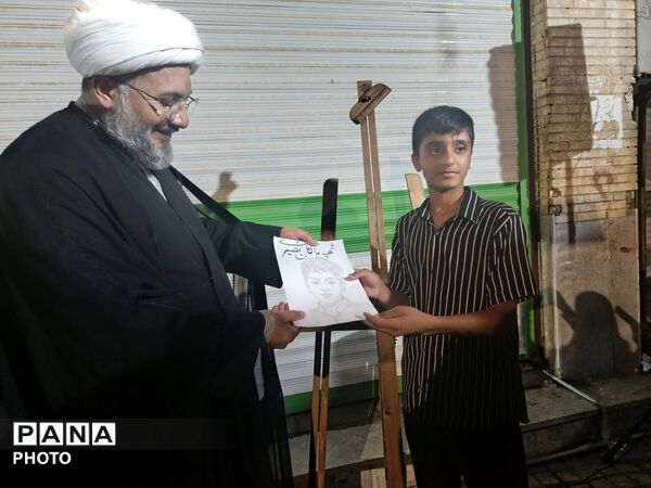 نوای «احلی من العسل» مقابل مسجد جامع حاجی‌آباد