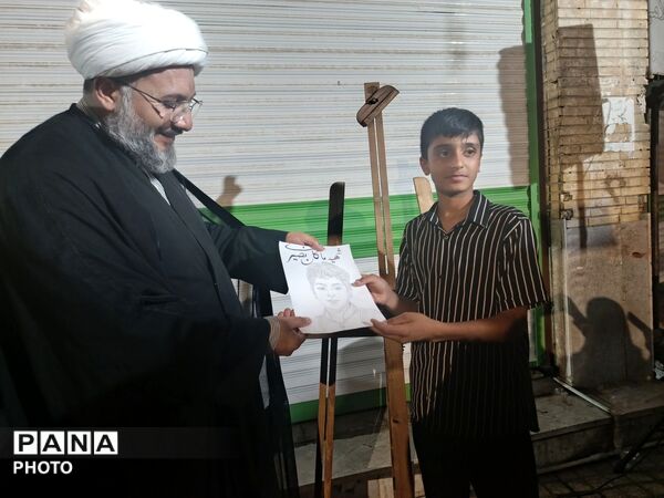 نوای «احلی من العسل» مقابل مسجد جامع حاجی‌آباد