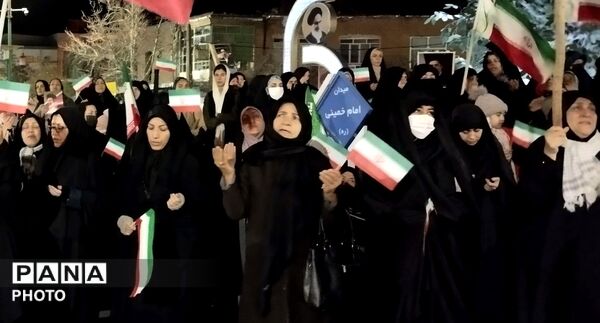 میدان با شما و خیابان ها با ما