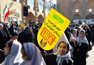 روایت خبرنگار ناحیه دو یزد از راهپیمایی روز دانش آموز 