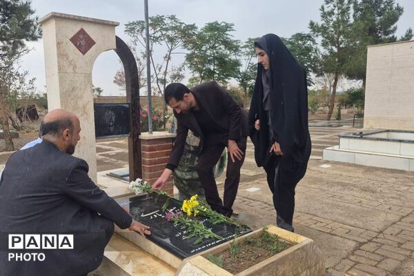 غبارروبی مزار شهدا و تجلیل از مقام والای خانواده‌های شهدا