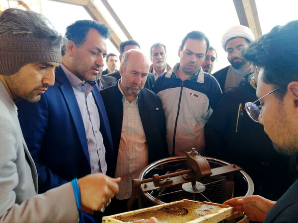 بازدید معاونان پرورشی مدارس قم از «شهر زنبورها»